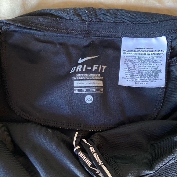 Nike Capri Leggings - Picture 3 of 3